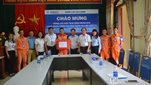 Xây dựng quan hệ lao động hài hòa, ổn định và tiến bộ trong tình hình mới Xây dựng quan hệ lao động hài hòa, ổn định và tiến bộ trong tình hình mới