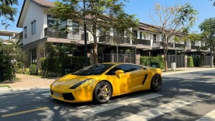 Đại gia Đặng Lê Nguyên Vũ với "bò già" Lamborghini Gallardo Đại gia Đặng Lê Nguyên Vũ với "bò già" Lamborghini Gallardo