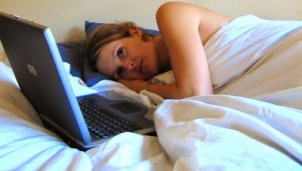 Những thói quen đang giết chết chiếc Laptop của bạn Những thói quen đang giết chết chiếc Laptop của bạn