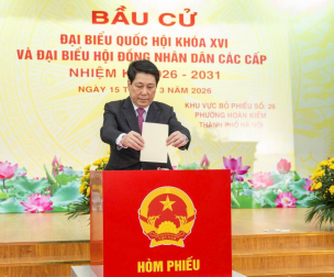 Chủ tịch nước Lương Cường cùng các đại biểu và cử tri Hà Nội tham gia ngày hội bầu cử