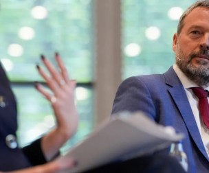 Giá dầu leo thang, ngân hàng trung ương toàn cầu đứng trước bài toán lạm phát