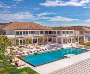 Hai khu nghỉ dưỡng Azerai vào Top 10 khách sạn có dịch vụ xuất sắc nhất Châu Á