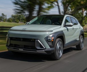 Hyundai triệu hồi gần 48.000 xe SUV Kona vì lỗi dây an toàn ghế giữa