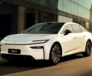 Toyota bZ7 - sedan điện cao cấp mà người Việt chỉ được ngắm