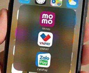 Vì sao nhiều người dùng bất ngờ không dùng được momo, zalopay