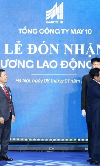 Tổng Công ty May 10 đón nhận Huân chương Lao động hạng Nhất