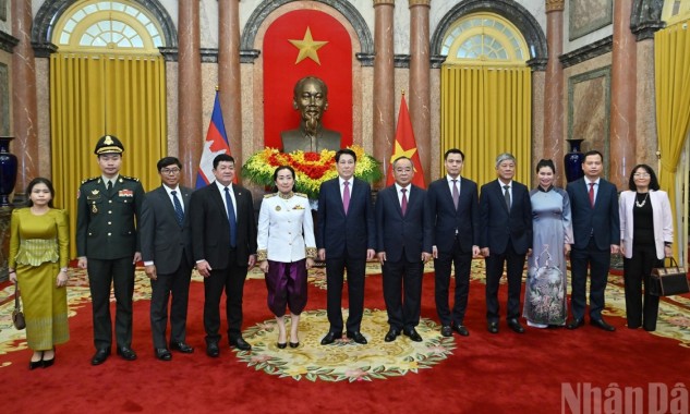 Chủ tịch nước Lương Cường tiếp đại sứ các nước trình quốc thư tại Phủ Chủ tịch