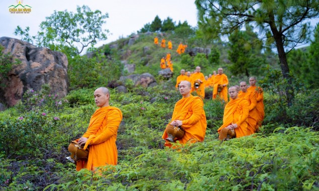 Hiểu đúng về cụm từ “Khất thực”, “Sớt bát cúng dường” Hiểu đúng về cụm từ “Khất thực”, “Sớt bát cúng dường”