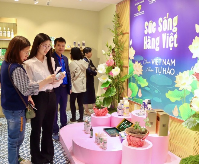 'Sức sống hàng Việt' 2026 mở rộng thị trường qua mô hình trưng bày kết hợp livestream
