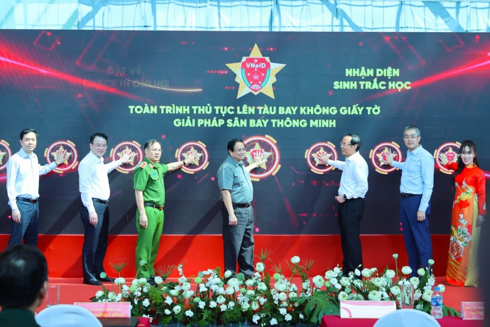 VNeID: Đột phá thủ tục bay không chạm với công nghệ sinh trắc học