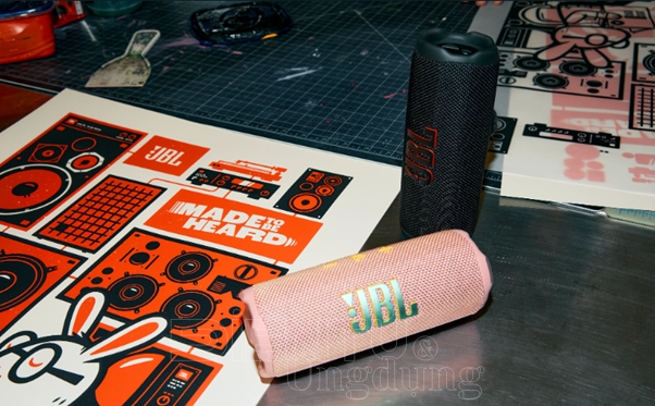 JBL trình làng hai mẫu loa di động mới