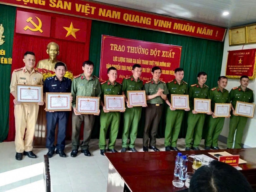 Điện Biên: Bắt giữ ba đối tượng vận chuyển 17 bánh ma túy tổng hợp