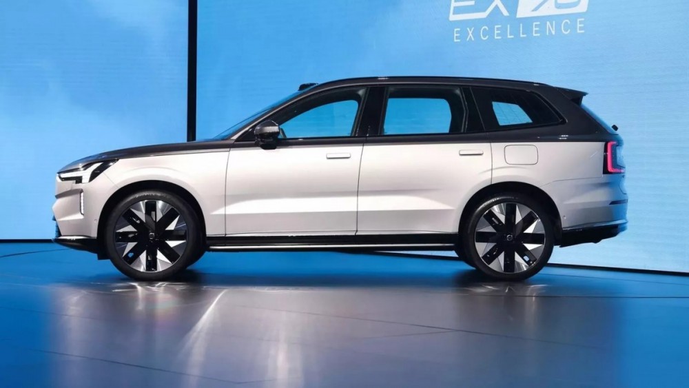 Google xác nhận tích hợp Gemini AI lên xe Volvo, thách thức Apple CarPlay