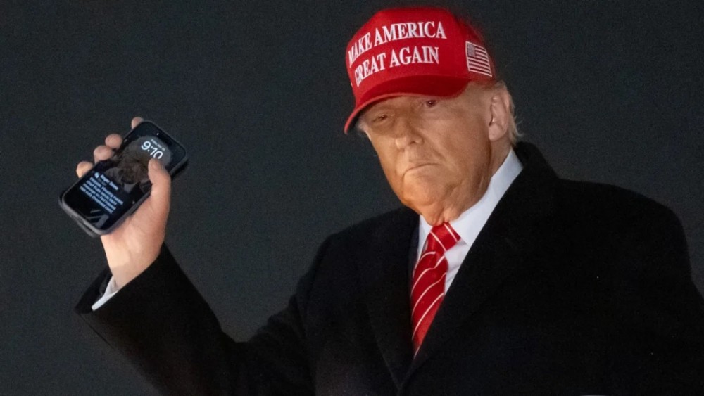 Tập đoàn Trump tung gói điện thoại và smartphone trị giá 499 đô la, lấn sân thị trường viễn thông