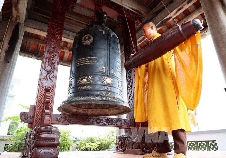Hội đồng Trị sự Giáo hội Phật giáo Việt Nam vừa có văn bản gửi Ban Trị sự Giáo hội Phật giáo Việt Nam các tỉnh, thành phố, các chùa, cơ sở tự viện trong cả nước đề nghị cử ba hồi chuông, trống cầu nguyện quốc thái dân an vào sáng ngày 1-7