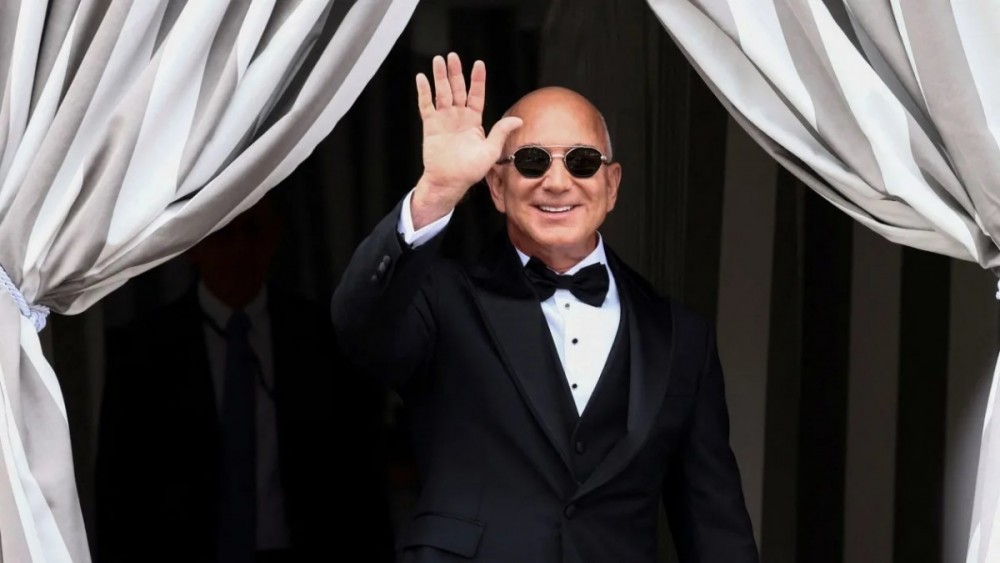 Jeff Bezos bán 737 triệu đô la cổ phiếu Amazon: Tín hiệu gì từ đế chế thương mại khổng lồ?