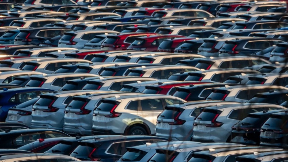 Cổ phiếu Honda của Nhật Bản tăng hơn 11%, trong khi cổ phiếu Toyota tăng hơn 15%.