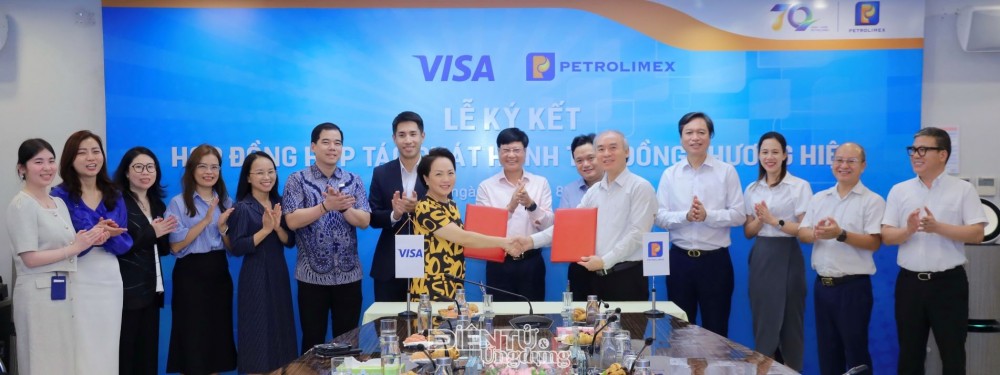 Visa và Petrolimex ra mắt thẻ đồng thương hiệu
