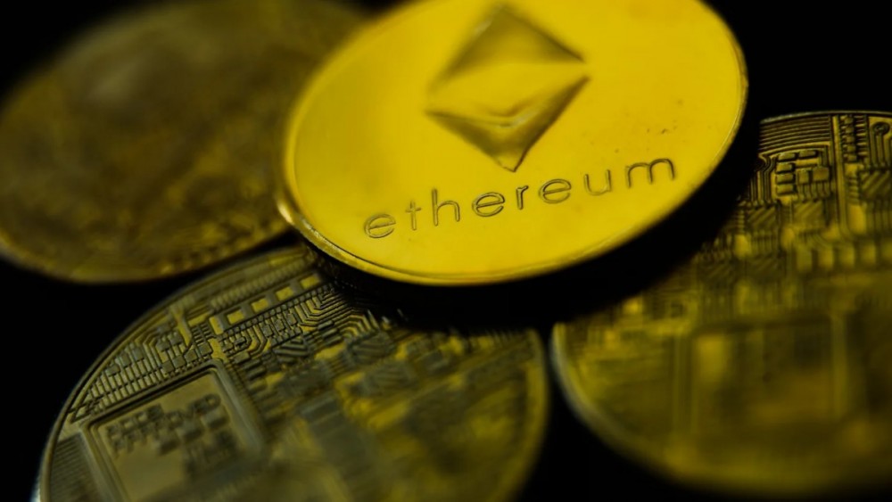 Ether lập đỉnh lịch sử, Bitcoin lao dốc xóa sạch đà tăng sau Jackson Hole