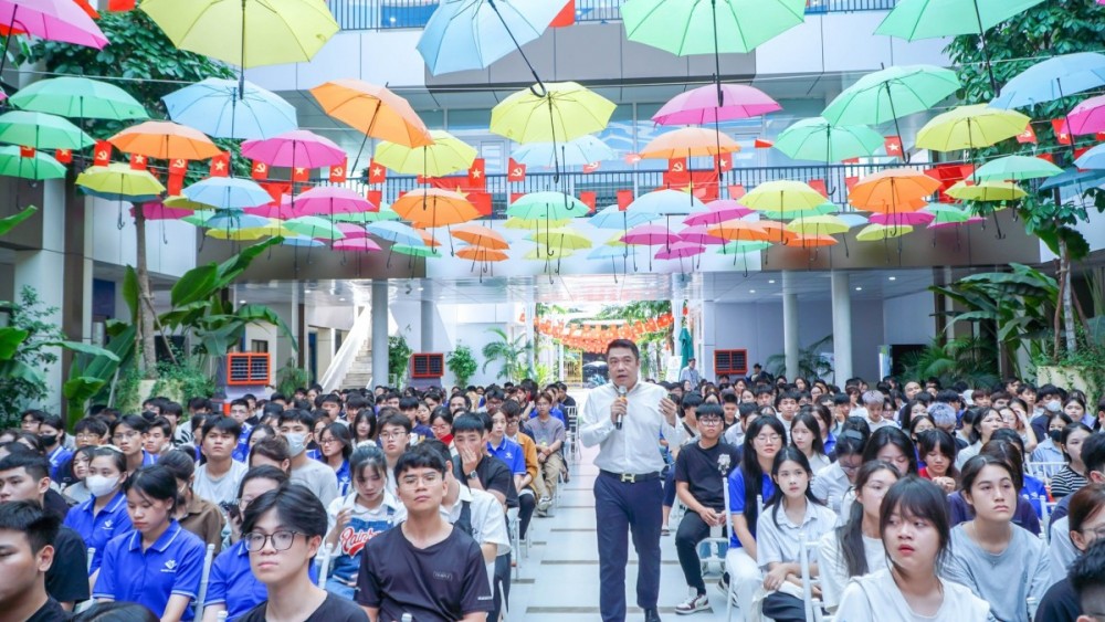 Trường Đại học Hòa Bình đưa trí tuệ nhân tạo vào hành trang cho tân sinh viên