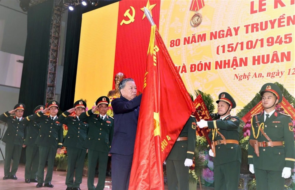 Quân khu 4 kỷ niệm 80 năm Ngày truyền thống và đón nhận Huân chương Hồ Chí Minh lần thứ 3