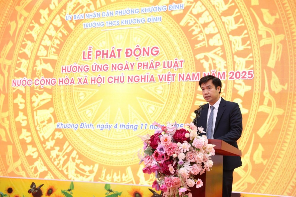 Hà Nội: Trường THCS Khương Đình tổ chức hoạt động hưởng ứng Ngày Pháp luật Việt Nam 2025