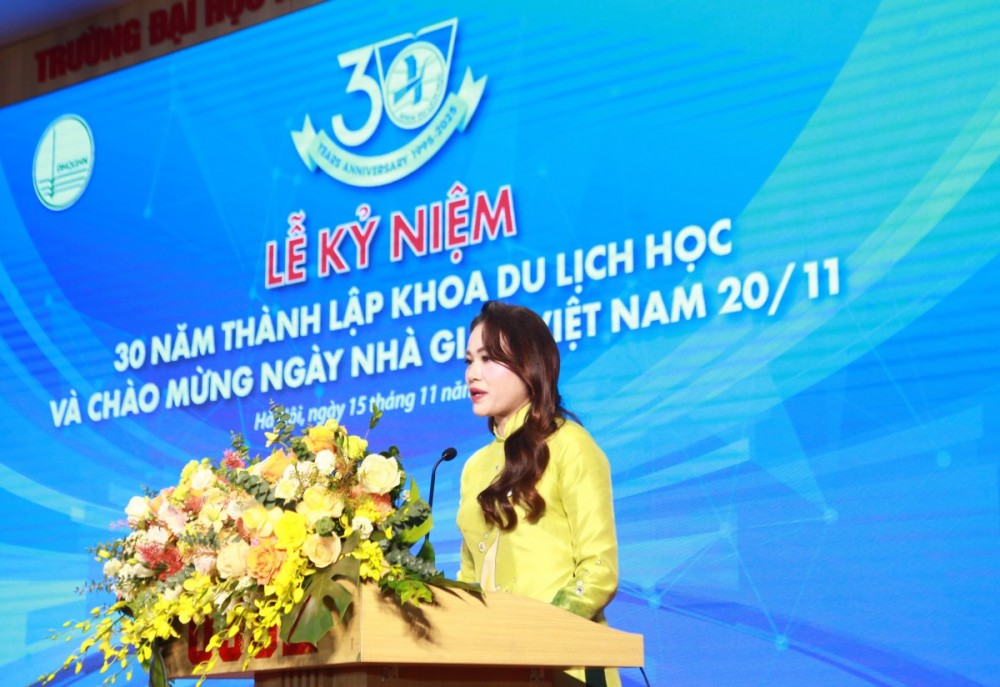 Khoa Du lịch học ĐHKHXH&NV được vinh danh 'Cơ sở đào tạo Du lịch tốt nhất'