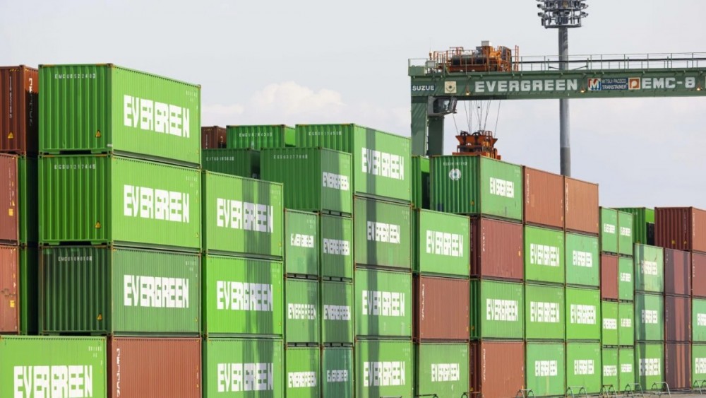 Xuất khẩu tháng 10 của Nhật Bản vượt xa ước tính