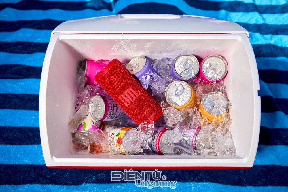 ‘Lon nước ngọt’ phát nhạc mang tên JBL Grip