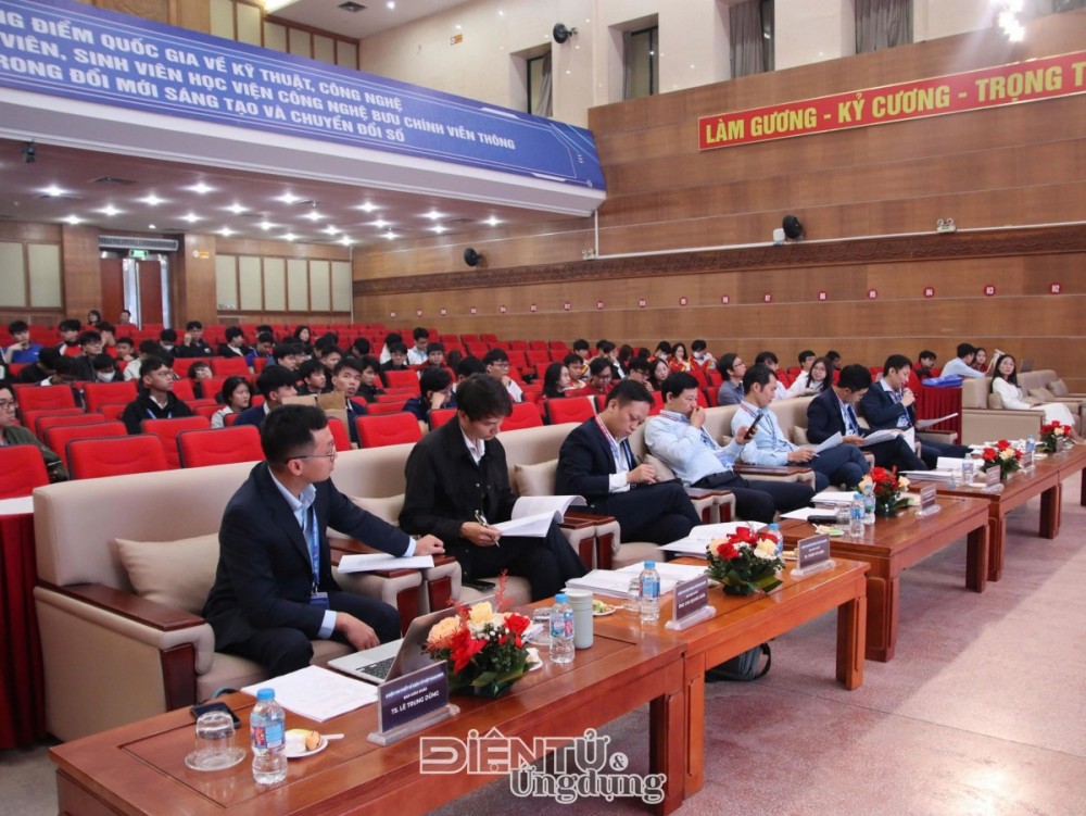 Ban Giám khảo chấm vòng Chung kết Chung kết Cuộc thi Thiết kế Điện tử Việt Nam 2025