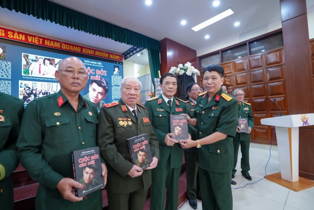 Trao giải Cuộc vận động viết và sưu tầm kỷ vật “Tình yêu trong chiến tranh”