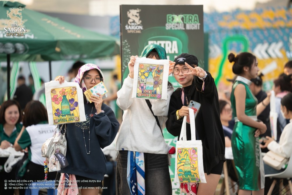 Bia Saigon Special trao hàng ngàn 'Lộc Special' tại Extra Special Night 2025