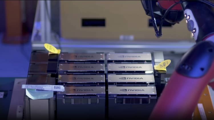 160 triệu USD chip Nvidia bị tuồn lậu vào Trung Quốc: Hé lộ mặt trận ngầm trong cuộc chiến công nghệ Mỹ – Trung