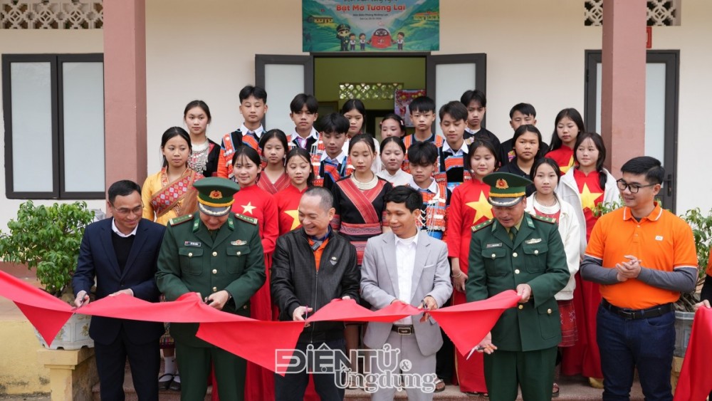  “Bật” Tết vùng biên