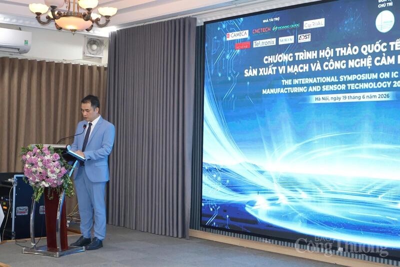 PGS.TS Phạm Bảo Sơn, Phó Giám đốc Đại học Quốc gia Hà Nội phát biểu tại hội thảo. (Ảnh: congthuong.vn)