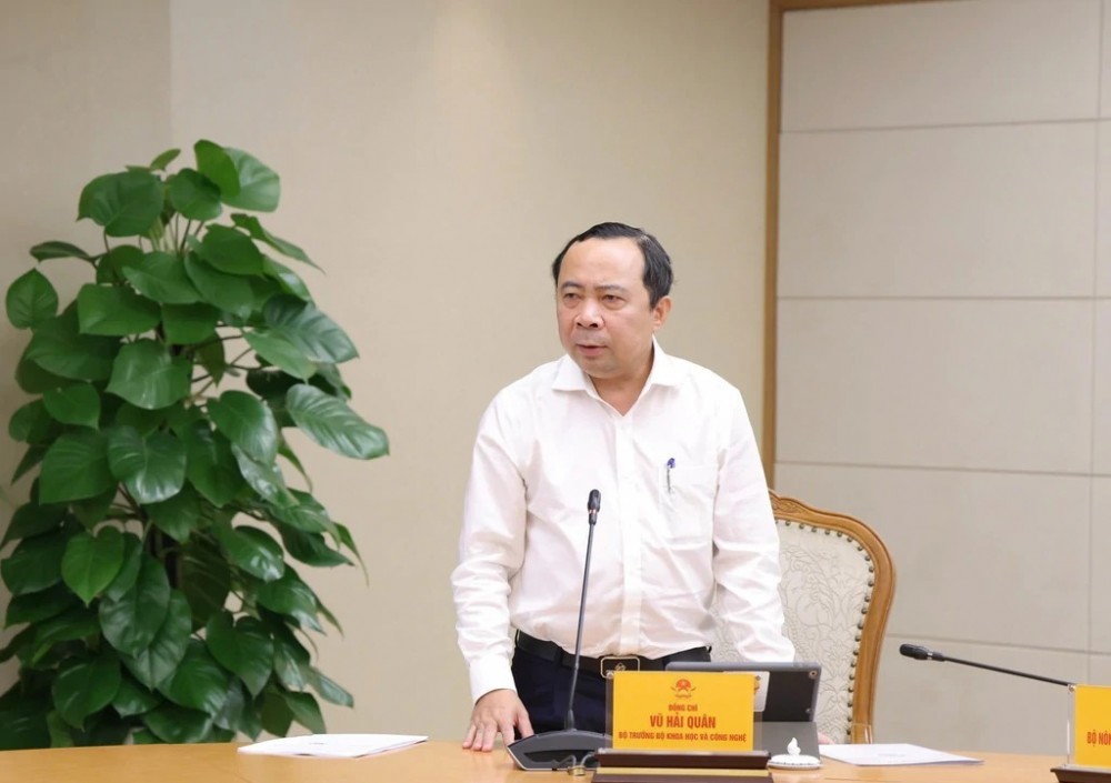 Bộ trưởng Bộ Khoa học và Công nghệ Vũ Hải Quân báo cáo tại cuộc họp. Ảnh: MST.