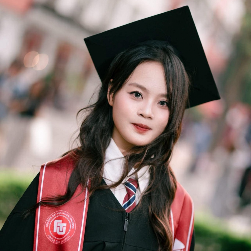 Sinh viên Phương Thùy trong lễ tốt nghiệp Đại học Ngoại Thương
