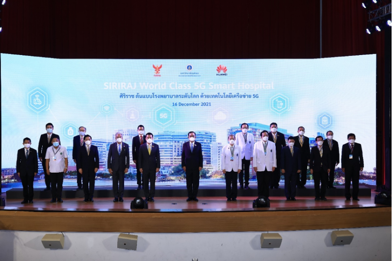 Các đại biểu tham dự buổi lễ khánh thành Bệnh viện thông minh 5G Siriraj