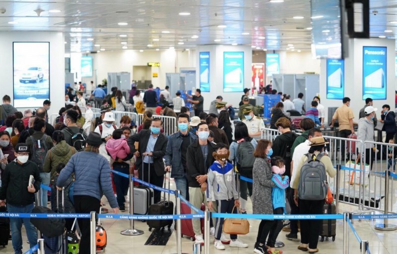 Lượng hành khách tại các cảnh hàng không tăng đột biến tại các sân bay trong ngày cuối của kỳ nghỉ Tết Nhâm Dần 2022