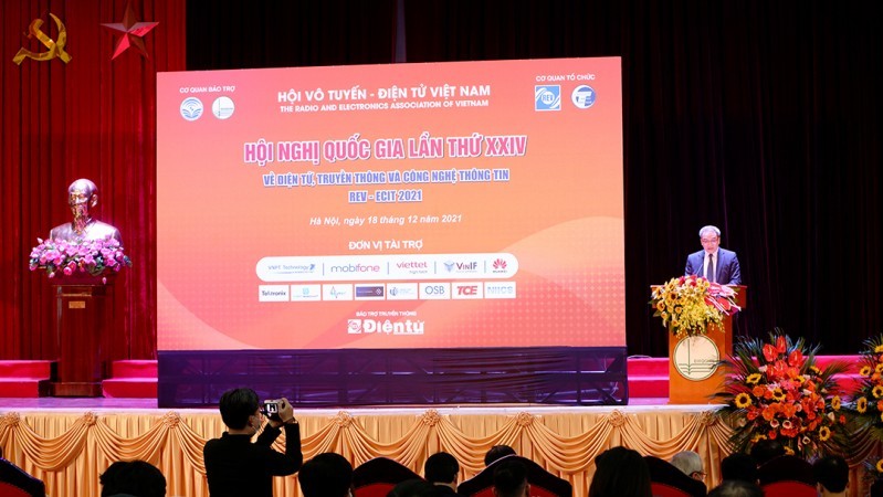 Thứ trưởng Bộ TT&TT Phan Tâm phát biểu tại REV-ECIT 2021