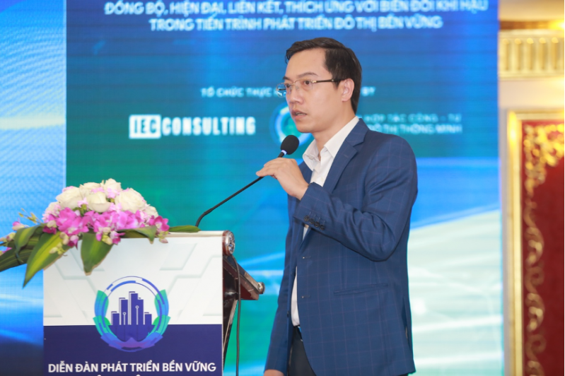 Phó Giám đốc Kinh doanh Công nghệ Năng lượng số của Huawei Việt Nam Lê Nho Thông trình bày chi tiết về giải pháp năng lượng sạch của nhà phát triển đến từ Trung Quốc