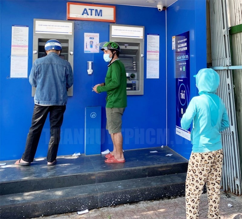 Đã không còn tình trạng xếp hàng dài mỗi khi người dùng cần rút tiền tại các cây ATM dịp Têt Nguyên đán