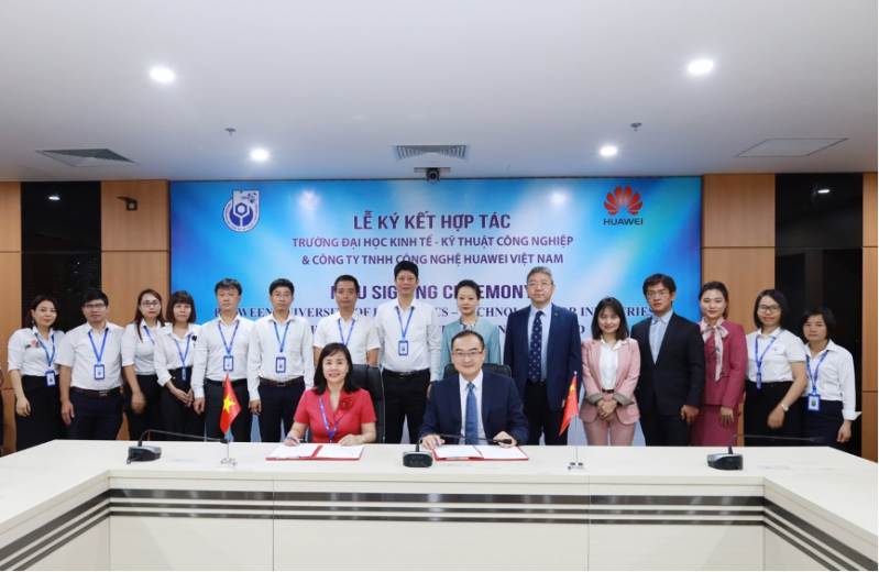 Lễ ký kết giữa Huawei Việt Nam và Đại học Kinh tế Kỹ thuật Công nghiệp