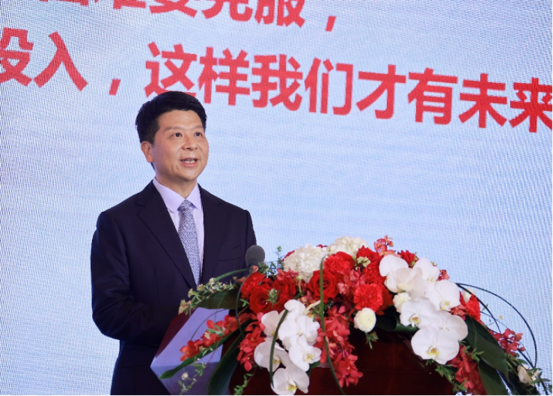 Chủ tịch Luân phiên Huawei Guo Ping công bố báo cáo thường niên năm 2021