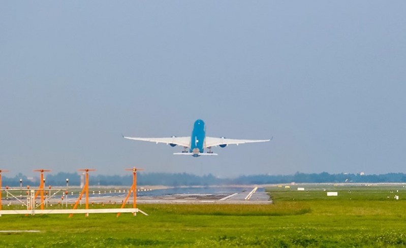 Khôi phục đường bay quốc tế thường lệ là cơ hội để các hãng hàng không có thể sớm khôi phục hoạt động kinh doanh