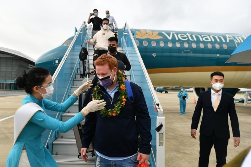 Việc đón hành khách quốc tế đến Việt Nam giúp cho các hãng hàng không có thể sớm khôi phục hoạt động sản xuất kinh doanh