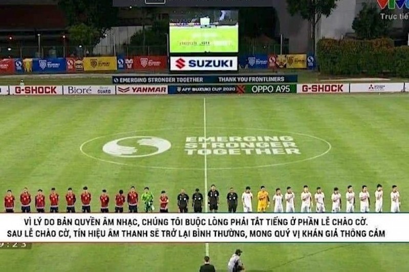Hình ảnh của truyền hình giải thích lý do vì sao âm thanh trong phần cử hành Quốc ca Việt Nam tại AFF Cup lại không được phát