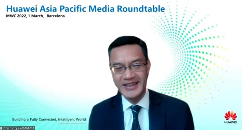 Phó Chủ tịch Huawei khu vực châu Á Thái Bình Dương Jay Chen trao đổi với báo chí