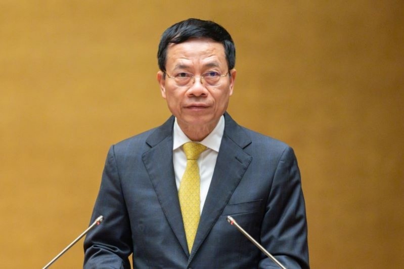 Bộ trưởng Bộ TT&TT Nguyễn Mạnh Hùng trình bày Dự thảo Luật Giao dịch điện tử (sửa đổi) trước Quốc hội tại Kỳ họp thứ 4