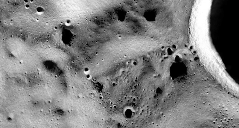 Dự án tìm hiểu về phía dưới của lớp bằng ở các cực trên Mặt Trăng